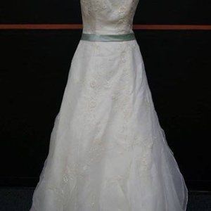 Monique Luo CQ11 Wedding Dress Size 12 with   Sash